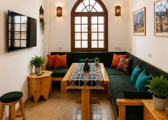 Quiet Sanctuary Rooftop Pool & Sea Views شقة