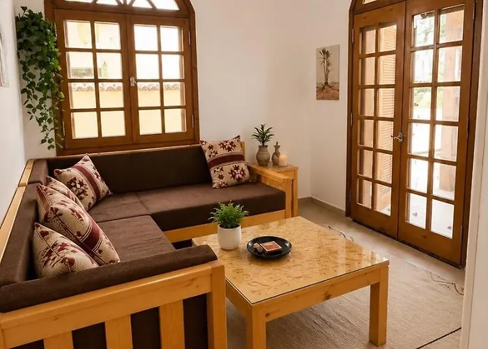 Quiet Sanctuary Rooftop Pool & Sea Views شقة