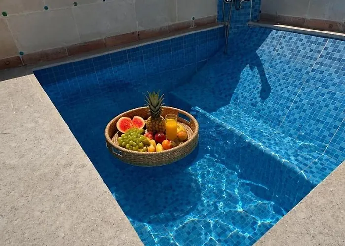 Quiet Sanctuary Rooftop Pool & Sea Views